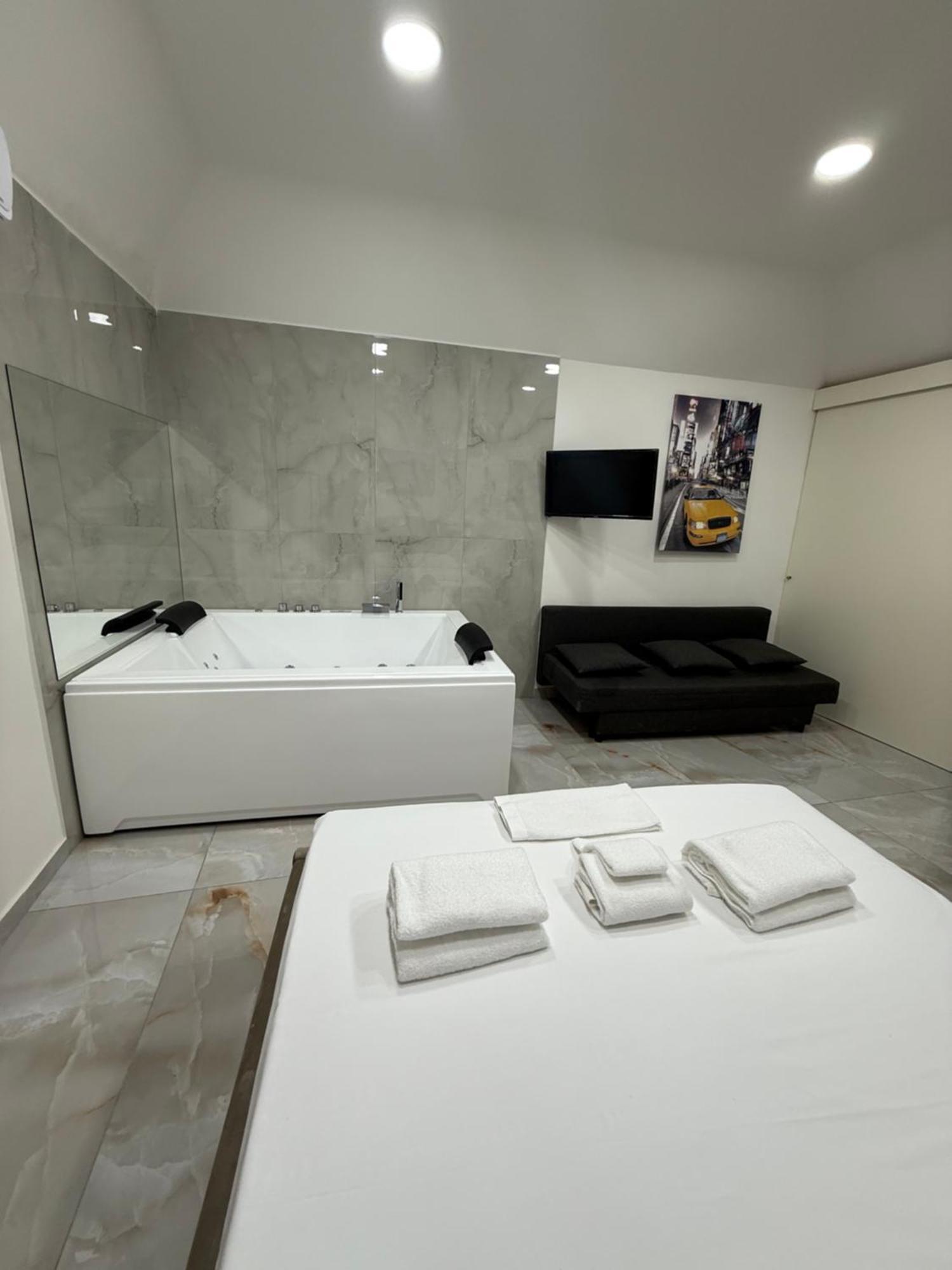 Caracciolo Suites 36 Napoli Eksteriør bilde