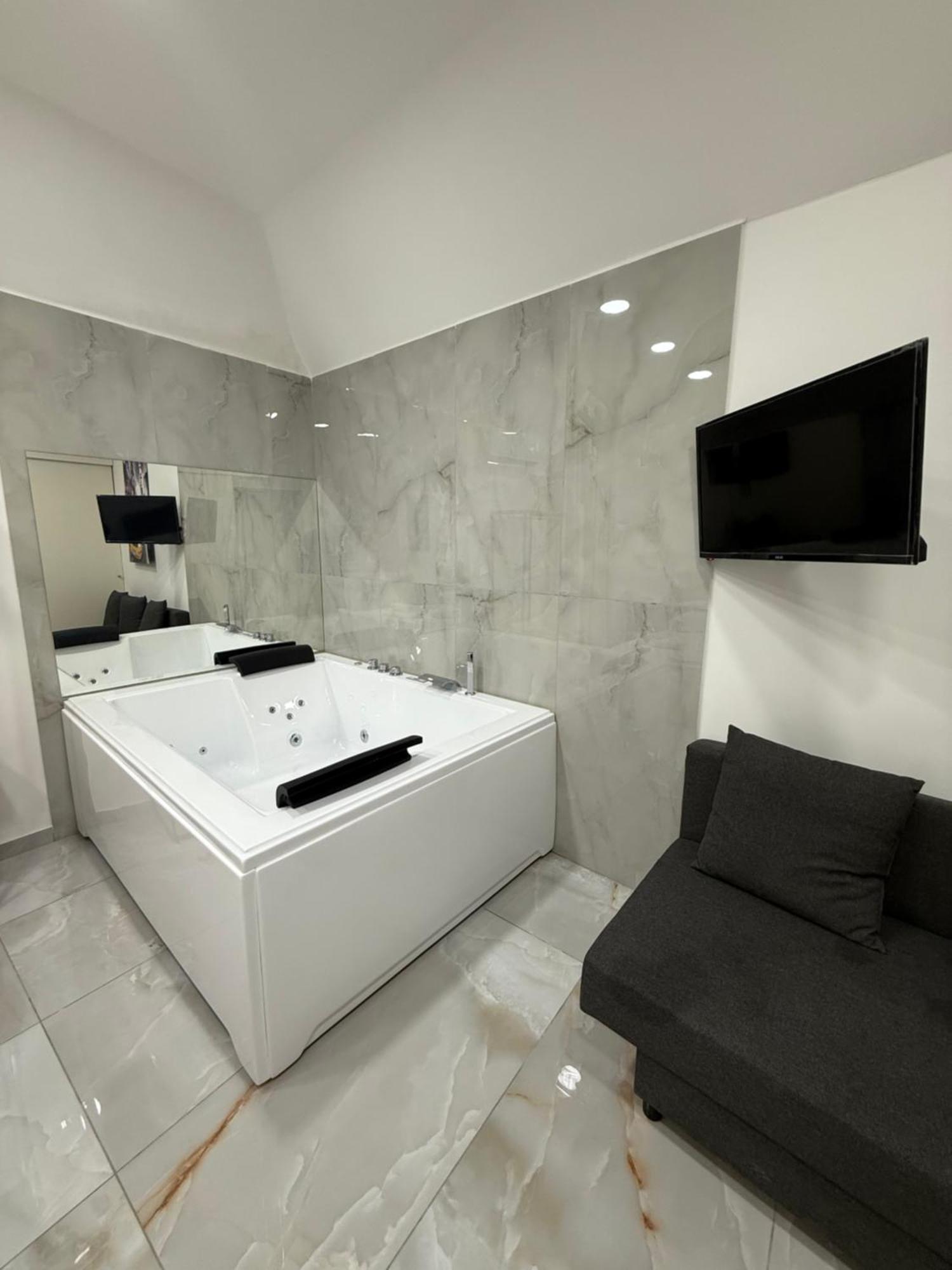 Caracciolo Suites 36 Napoli Eksteriør bilde